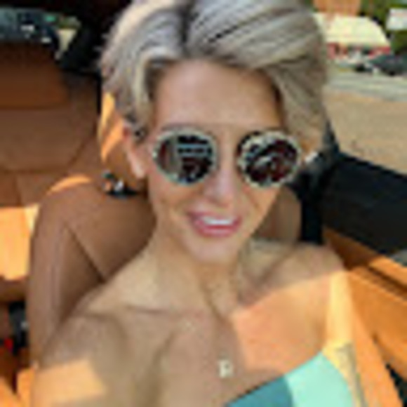 Meet your Posher, Brandi - Picture 1 of 1